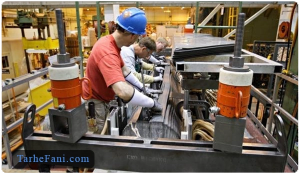 کارگران در خط تولید ترانسفورماتور - طرح فنی