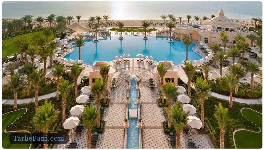 محیط بیرون و استخر از هتل 5 ستاره